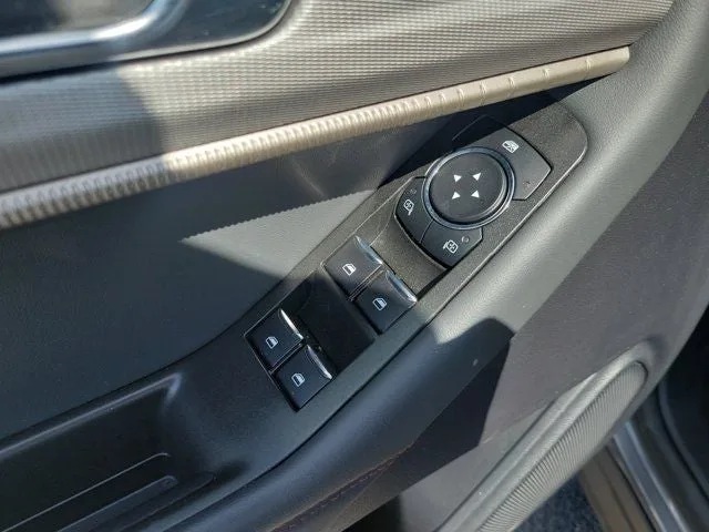 2025 Ford Explorer Active photo 17