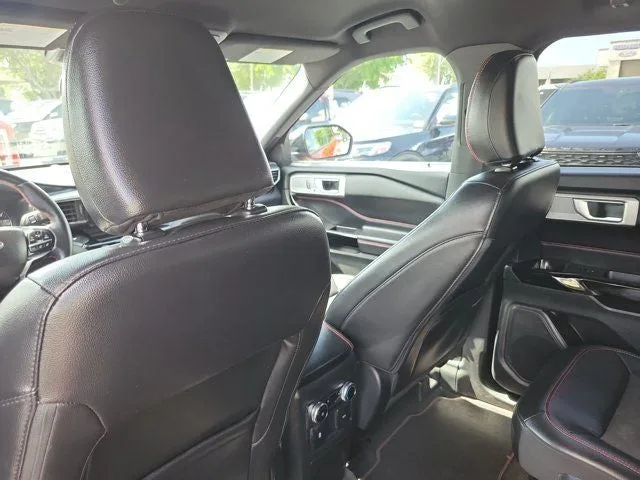 2023 Ford Explorer ST-Line photo 14