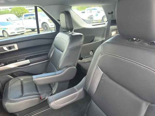 2023 Ford Explorer XLT photo 13