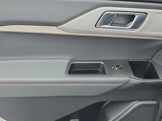 2026 Ford Explorer Active photo 9