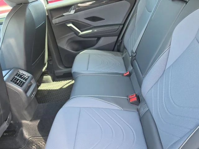 2025 Volkswagen Tiguan 2.0T SE photo 12