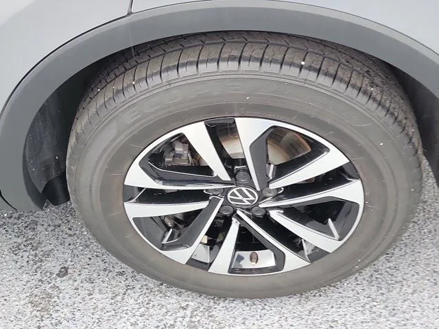 2024 Volkswagen Tiguan 2.0T S photo 9