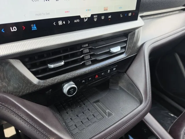 2025 Ford Explorer Platinum photo 26