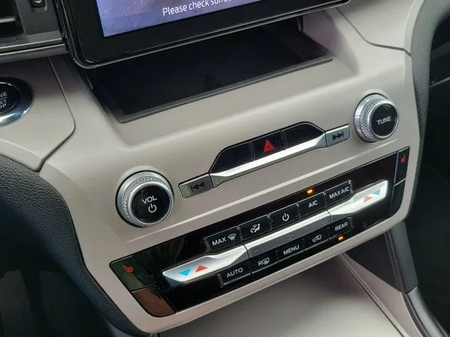 2023 Ford Explorer XLT photo 23