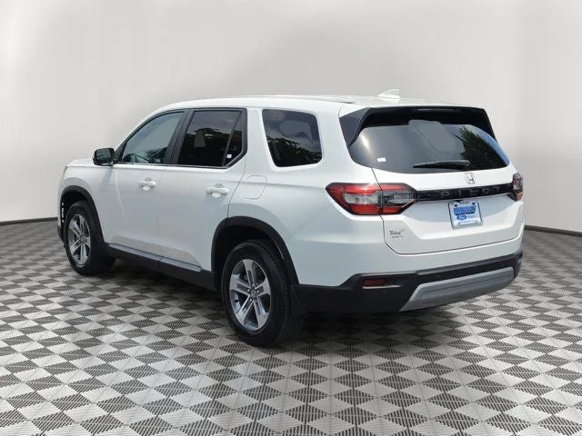2024 Honda Pilot EX-L 7 Passenger photo 4