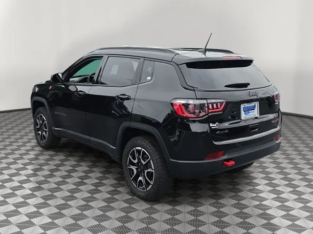 2025 Jeep Compass Trailhawk photo 4
