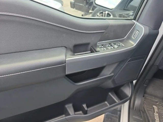 2025 Ford F-150 XLT photo 12