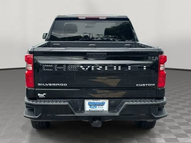 2023 Chevrolet Silverado 1500 Custom photo 5