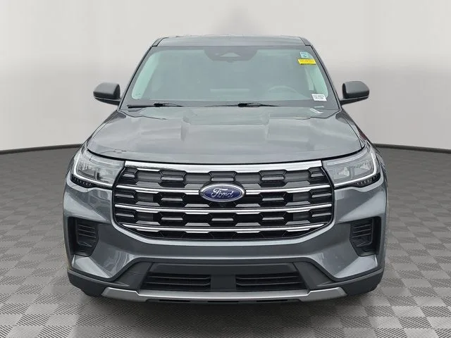 2026 Ford Explorer Active photo 2