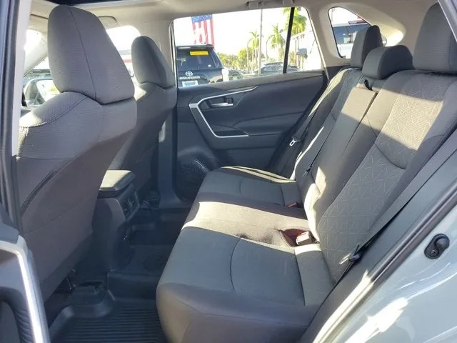 2023 Toyota RAV4 XLE photo 10