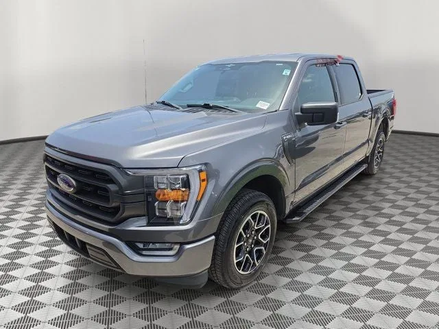 2023 Ford F-150 XLT photo 2