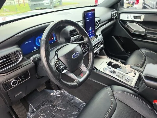 2023 Ford Explorer ST photo 22