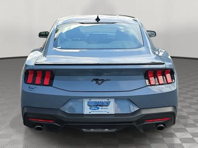 2025 Ford Mustang EcoBoost photo 5