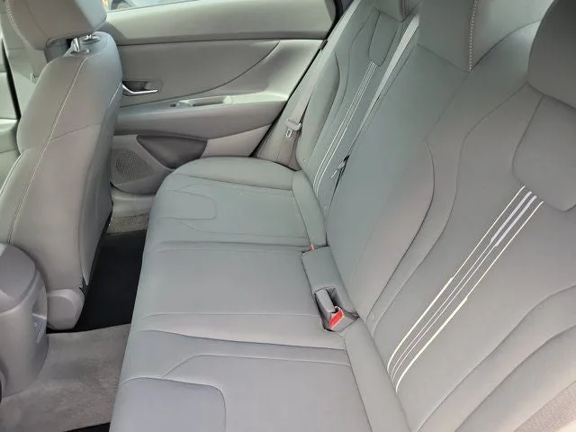 2024 Hyundai Elantra SEL photo 11