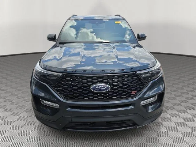 2023 Ford Explorer ST photo 2