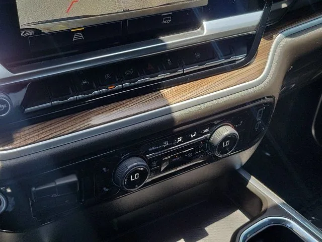 2025 Chevrolet Silverado 1500 RST photo 22