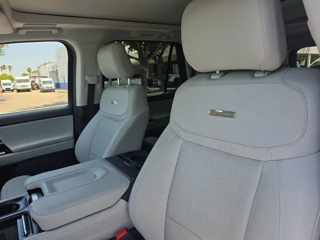 2025 Ford Expedition Max Platinum photo 22