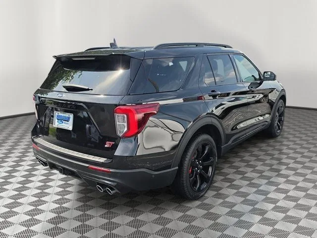 2023 Ford Explorer ST photo 6