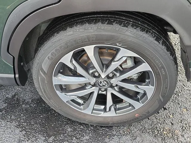 2023 Toyota Corolla Cross XLE photo 10