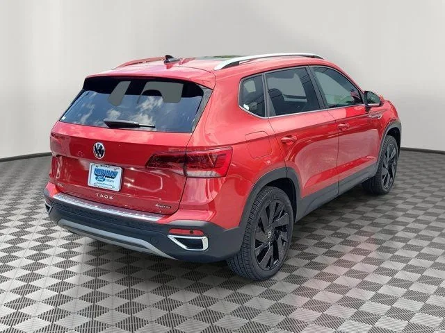 2024 Volkswagen Taos 1.5T SEL photo 6