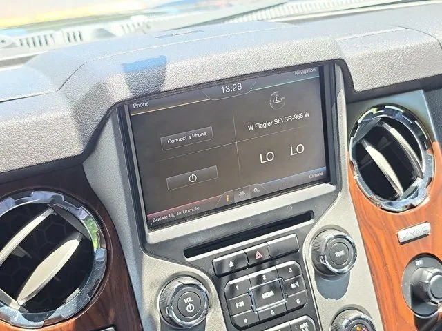 2015 Ford F-250SD Lariat photo 20