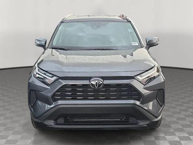 2025 Toyota RAV4 XLE photo 2