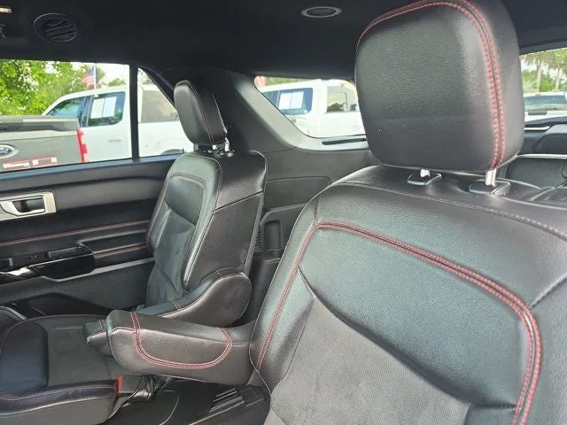 2023 Ford Explorer ST-Line photo 14