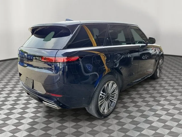 2026 Land Rover Range Rover Sport Dynamic SE photo 6