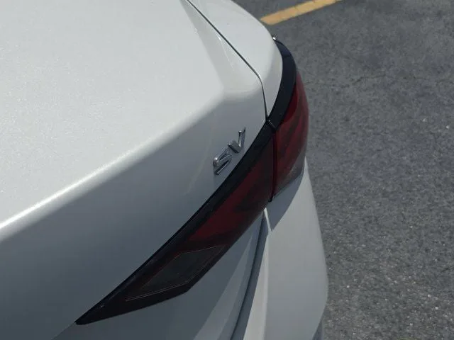 2023 Nissan Sentra SV Premium photo 8