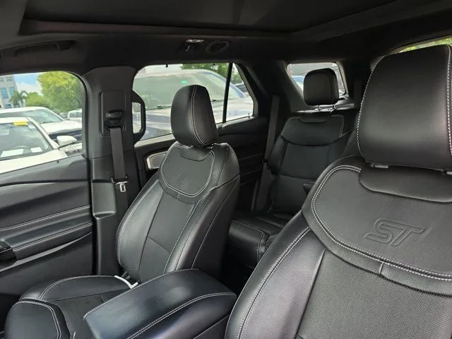 2023 Ford Explorer ST photo 18