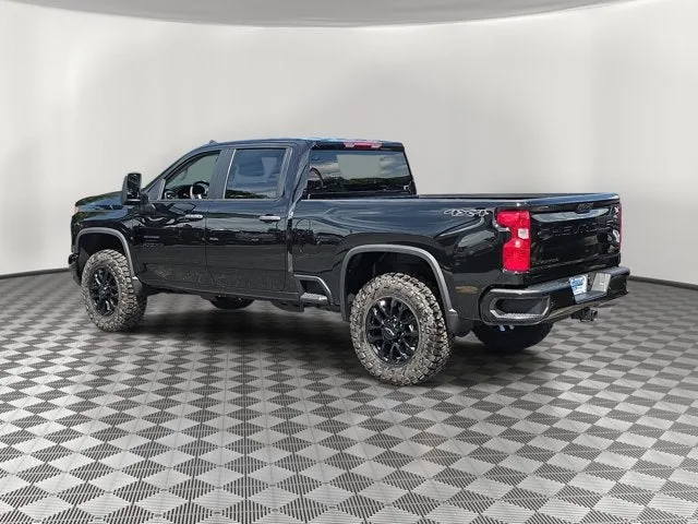2025 Chevrolet Silverado 2500HD Custom photo 4