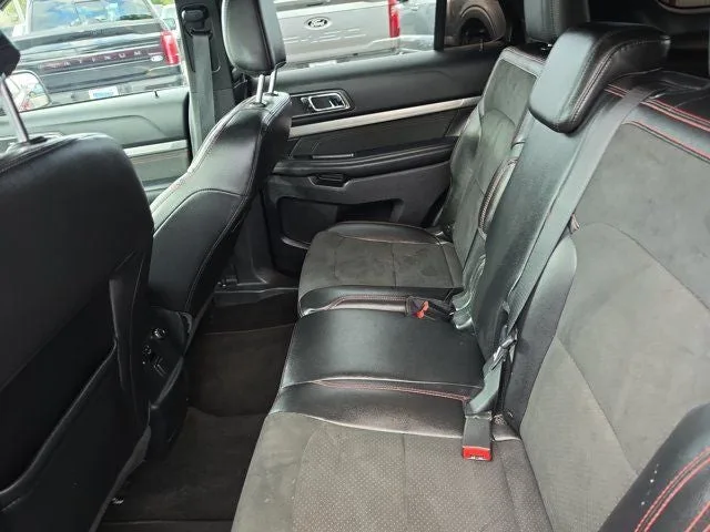 2019 Ford Explorer XLT Sport Appearance Pgk photo 18