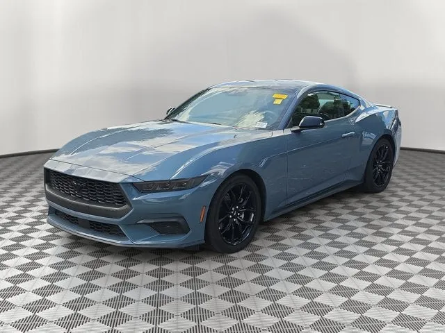 2025 Ford Mustang EcoBoost photo 3