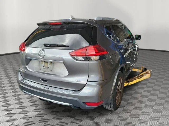 2017 Nissan Rogue SL photo 4