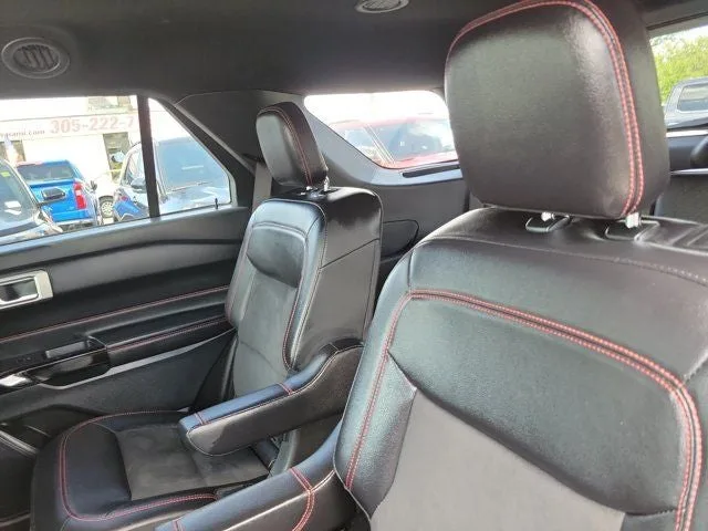 2023 Ford Explorer ST-Line photo 13