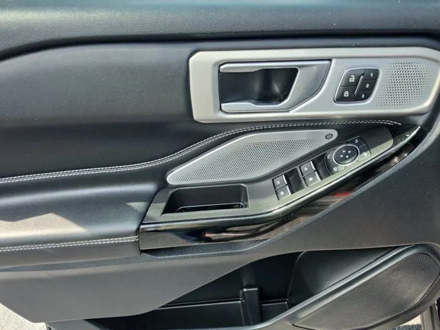 2023 Ford Explorer ST photo 17