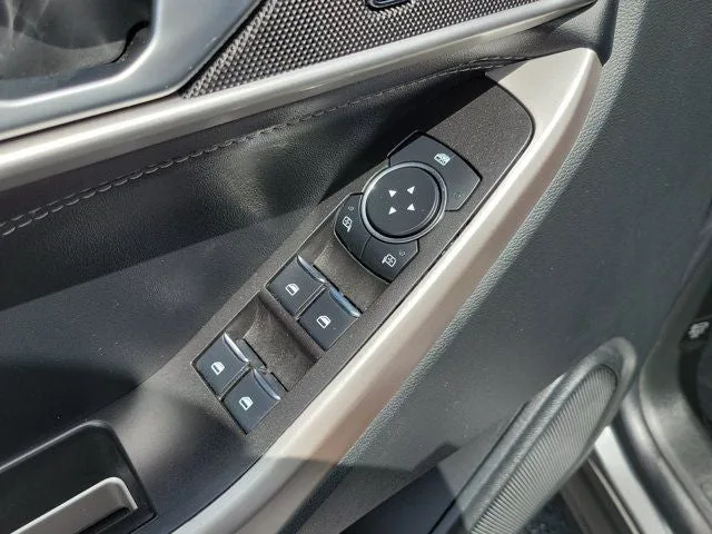 2023 Ford Explorer XLT photo 16