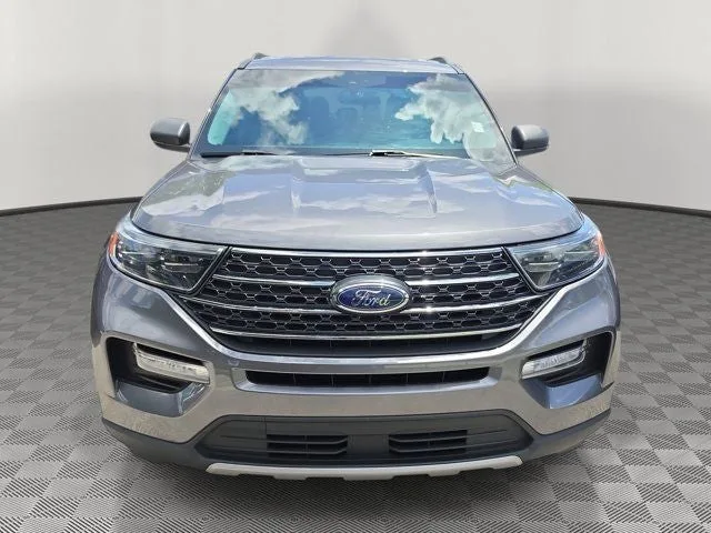 2022 Ford Explorer XLT photo 2