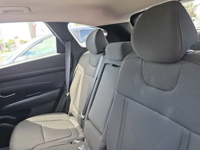 2026 Hyundai Tucson SE photo 9