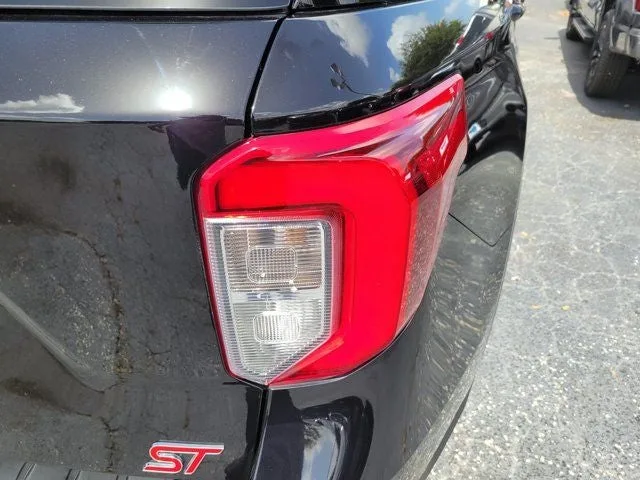 2023 Ford Explorer ST photo 6