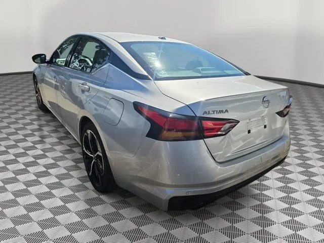2025 Nissan Altima 2.5 SR photo 4