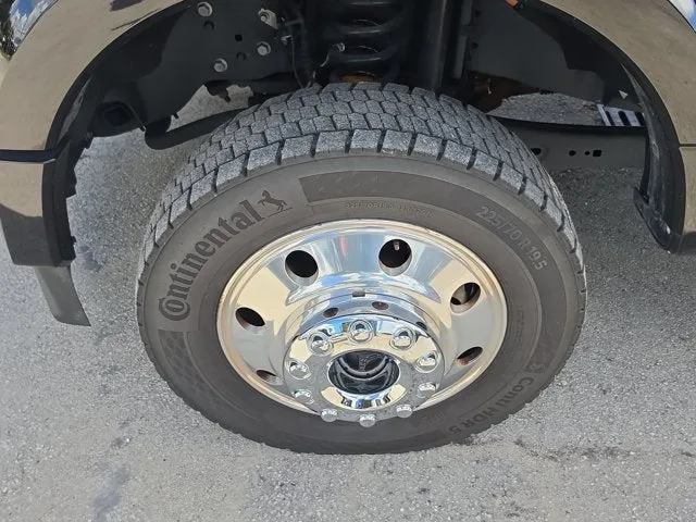 2025 Ford F-450SD Lariat DRW photo 9