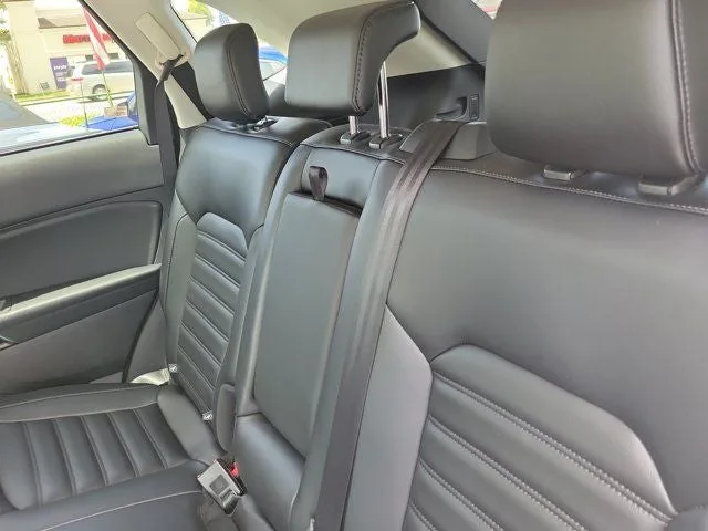 2022 Ford Edge SEL photo 13