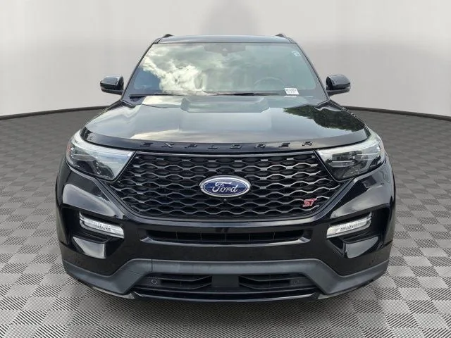 2023 Ford Explorer ST photo 2