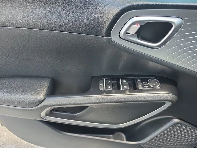 2024 Kia Soul LX photo 17