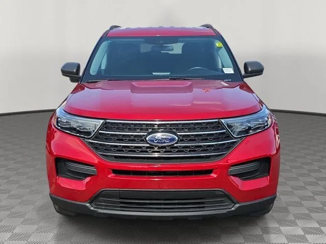 2024 Ford Explorer XLT photo 2