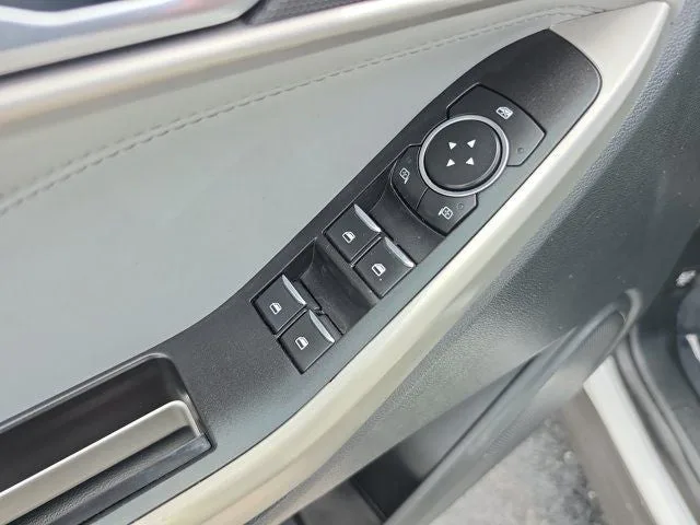 2021 Ford Explorer XLT photo 19