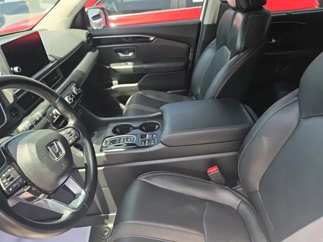 2024 Honda Pilot EX-L 8 Passenger photo 17