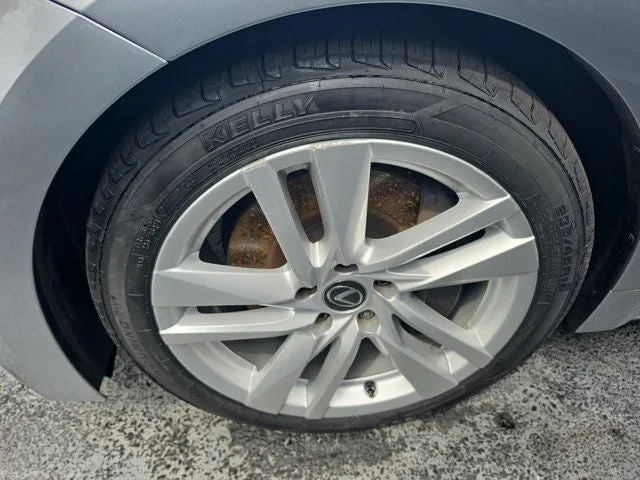 2024 Lexus IS 300 photo 9
