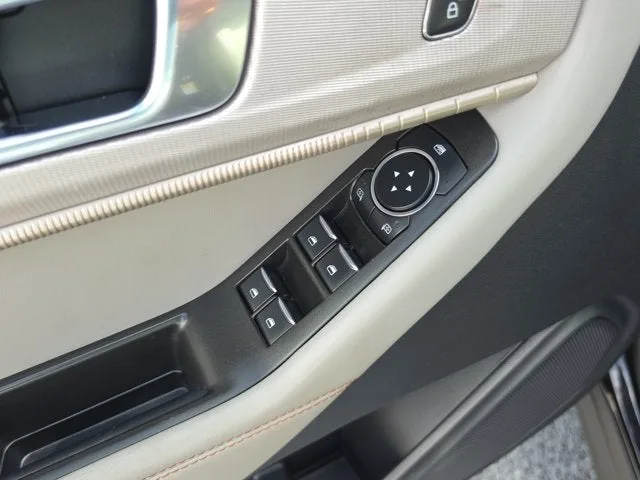 2025 Ford Explorer Active photo 20